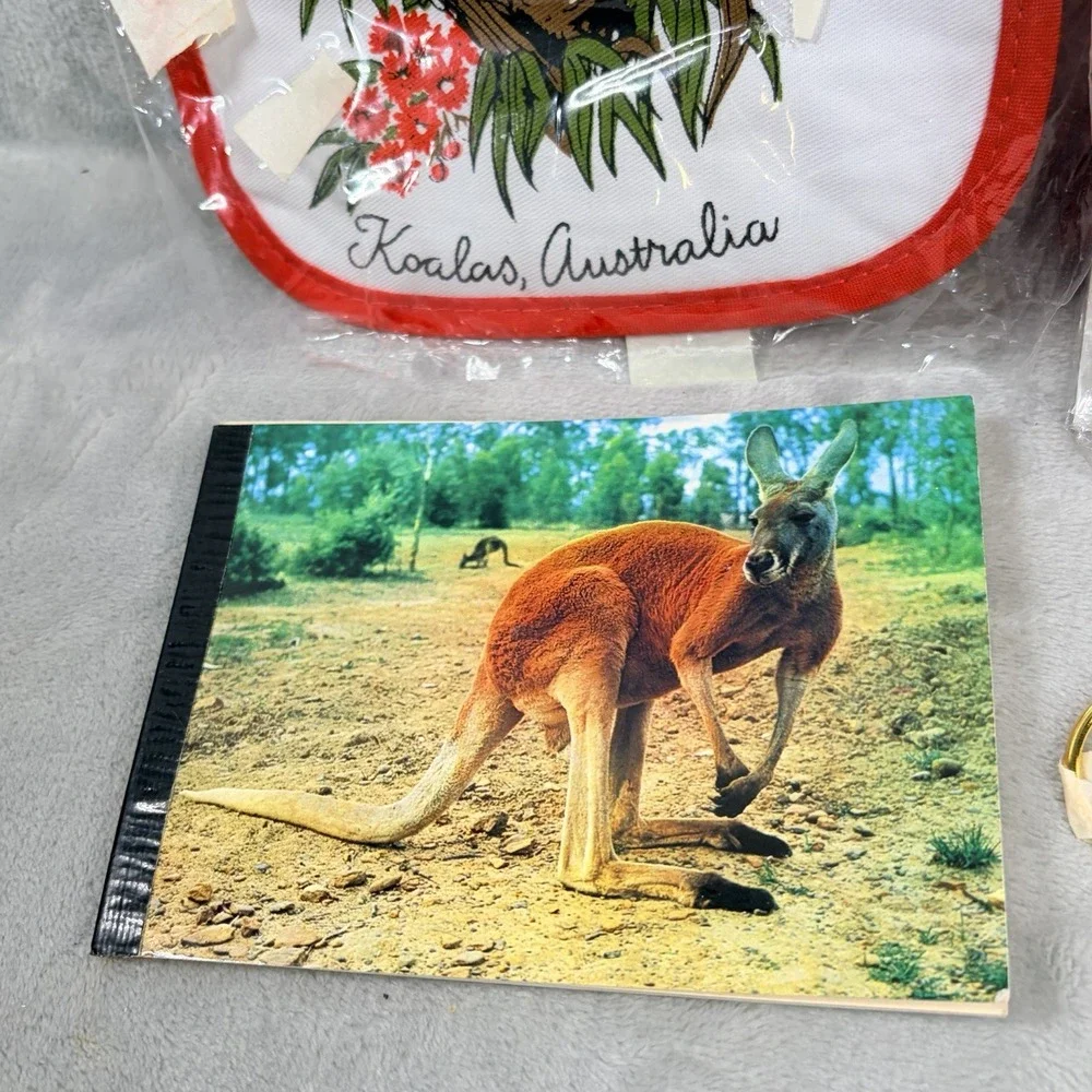 Australia Souvenir Lot – Koala‎ Oven Mitt & Pot Holder Set + Kangaroo Notepad